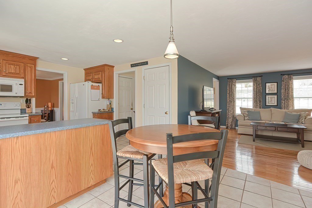 205 Morgan Road Northbridge, MA 01588 - Photo 12 of 39