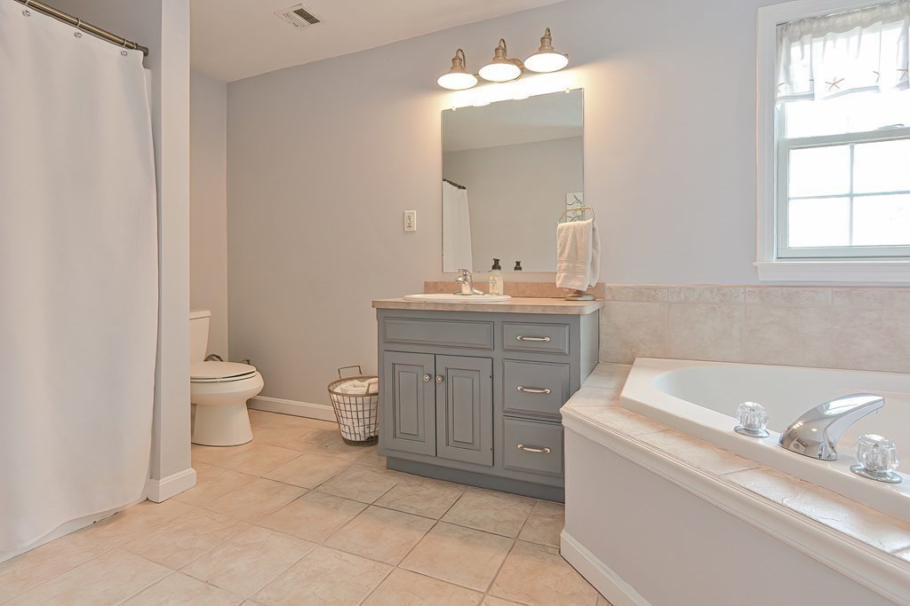 205 Morgan Road Northbridge, MA 01588 - Photo 26 of 39