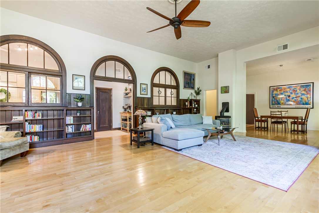 906 Meigs Street Rochester, NY 14620 - Photo 3 of 43 Stunning Great Room