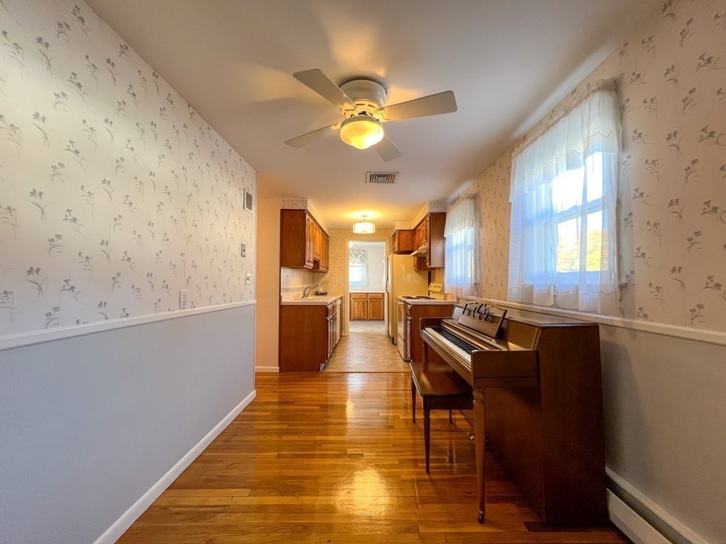 12 Seneca Road Woburn, MA 01801 - Photo 5 of 28