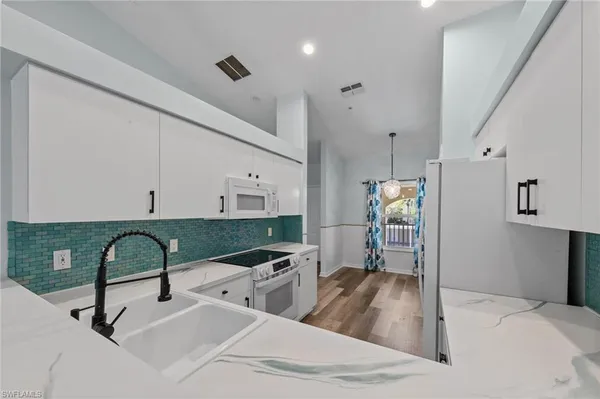 $2,100 | 21330 Lancaster Run, Unit 1228, Estero, FL 33928