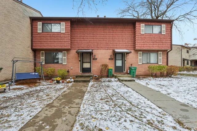 $294,900 | 1637 Tahoe Cir Drive, Wheeling, IL 60090