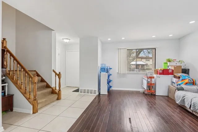 $294,900 | 1637 Tahoe Cir Drive, Wheeling, IL 60090