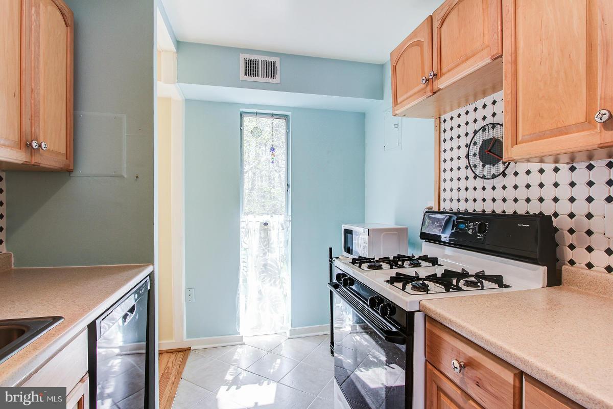 3240 Hewitt Silver Spring, Unit 63B Silver Spring, MD 20906 - Photo 7 of 24 Kitchen