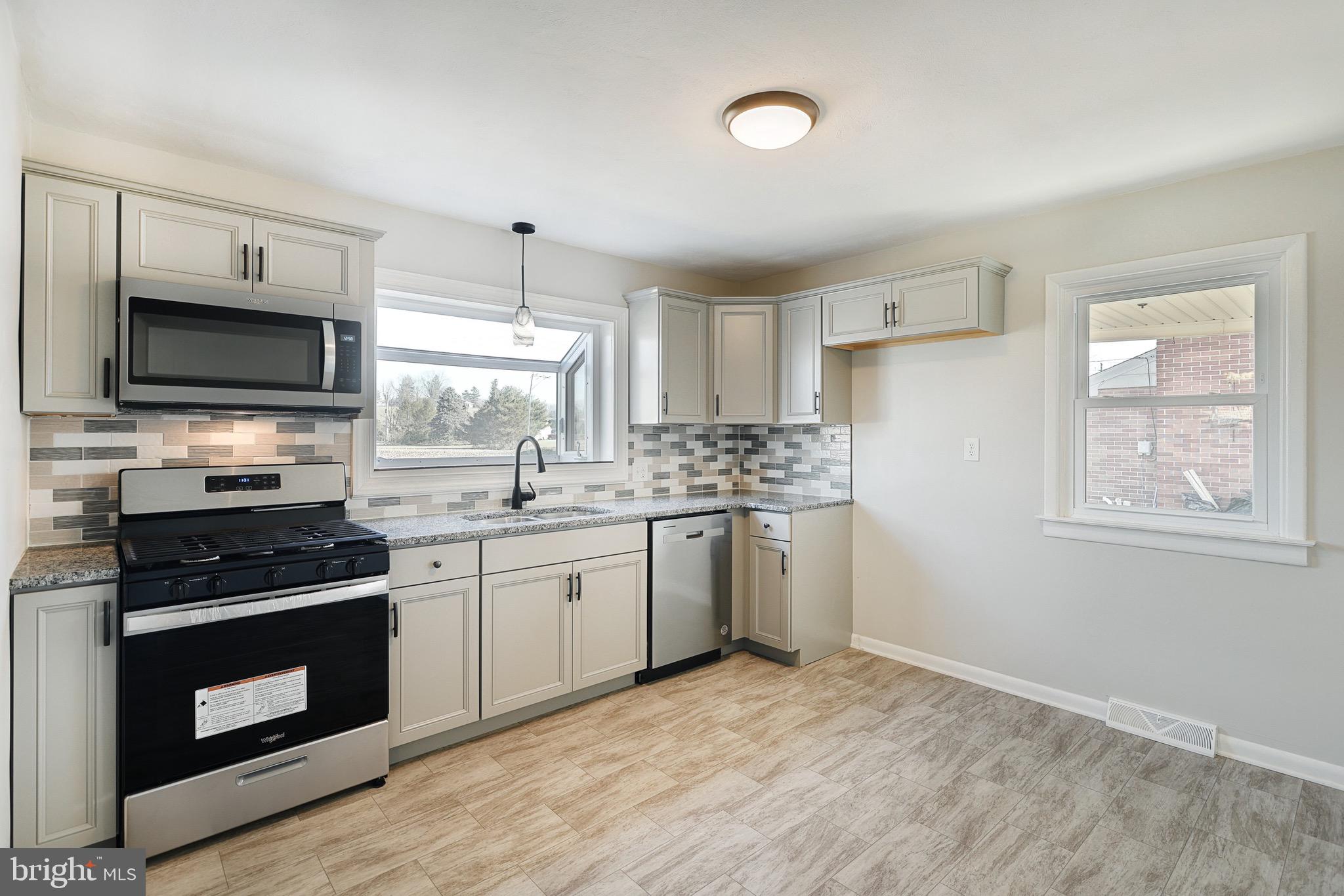 2224 Teslin Road York, PA 17404 - Photo 13 of 34