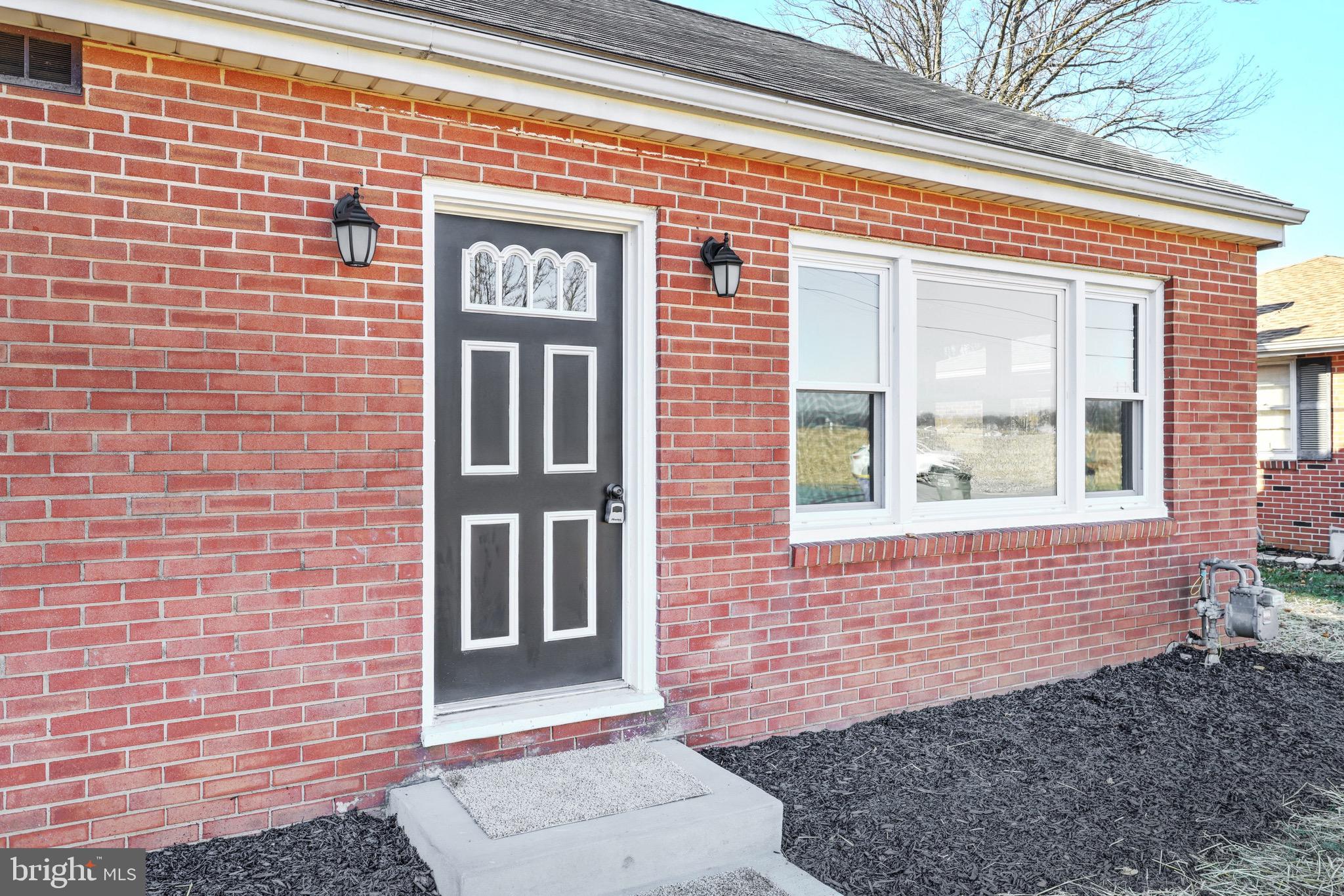 2224 Teslin Road York, PA 17404 - Photo 3 of 34