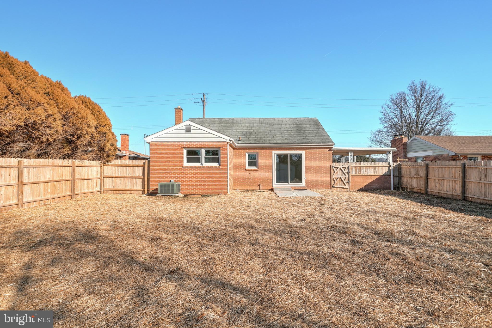 2224 Teslin Road York, PA 17404 - Photo 7 of 34