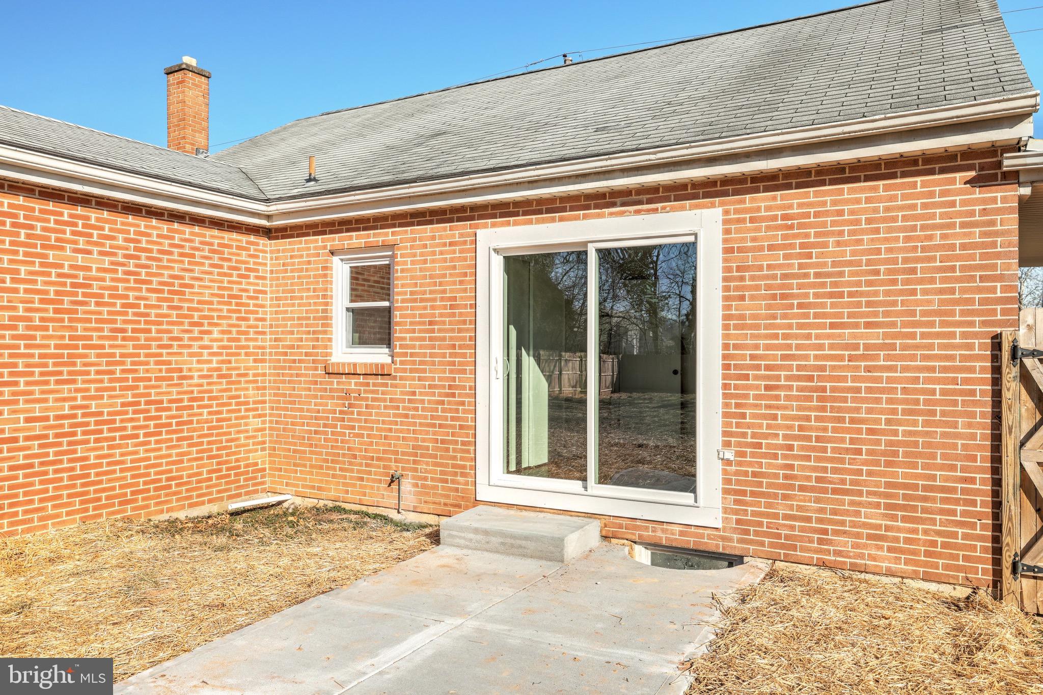 2224 Teslin Road York, PA 17404 - Photo 8 of 34