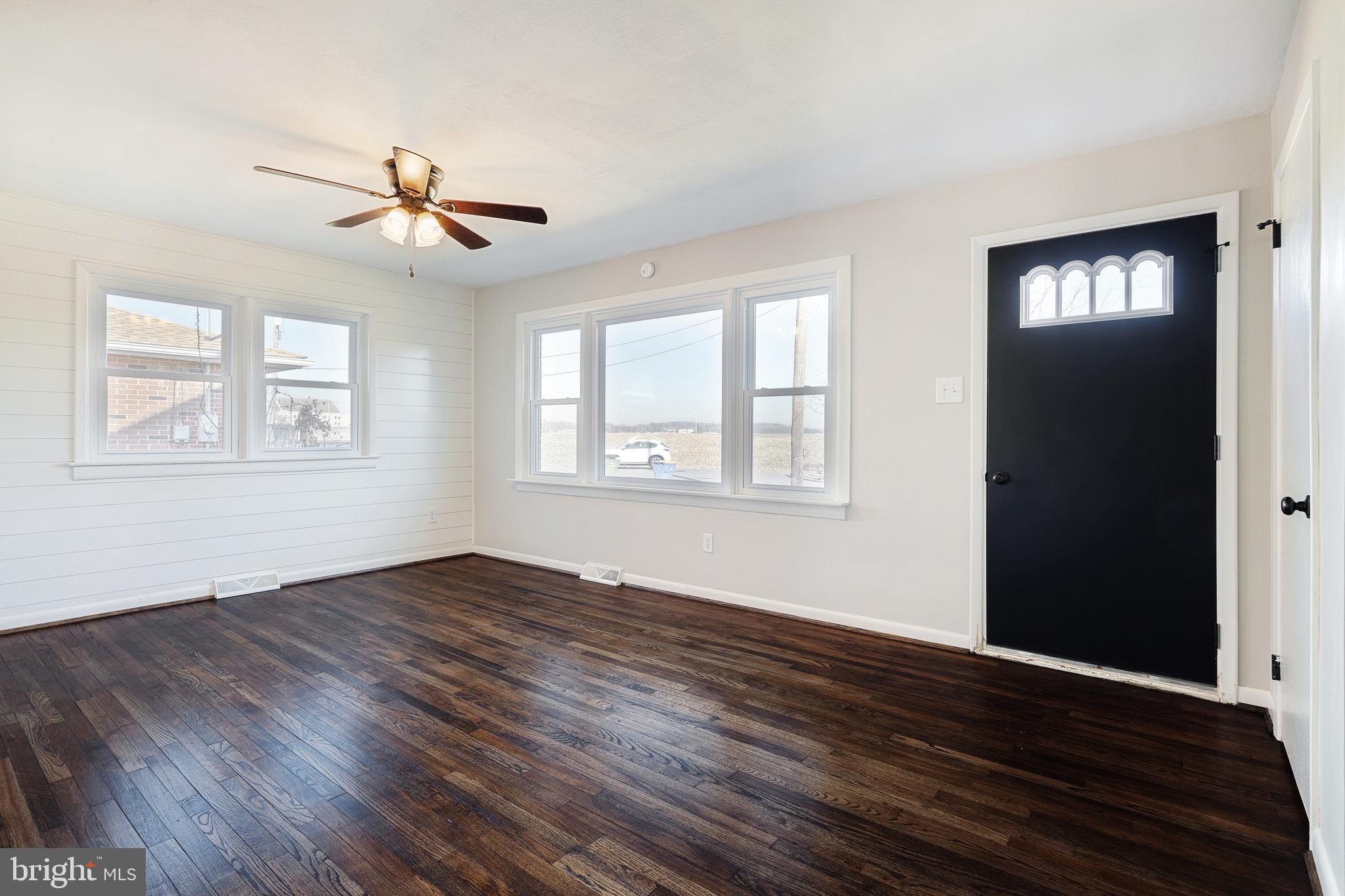 2224 Teslin Road York, PA 17404 - Photo 10 of 34