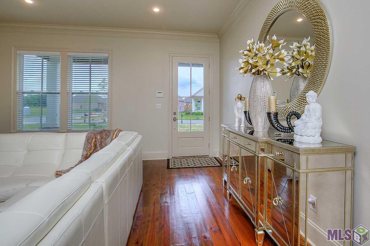 15514 Columbia Street Baton Rouge, LA 70817 - Photo 5 of 46 Open concept foyer