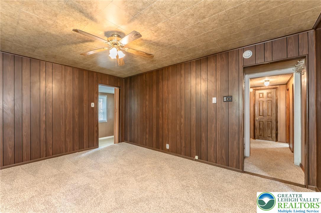 4618 Long Run Road Lehighton, PA 18235 - Photo 15 of 39 Living/Family Room