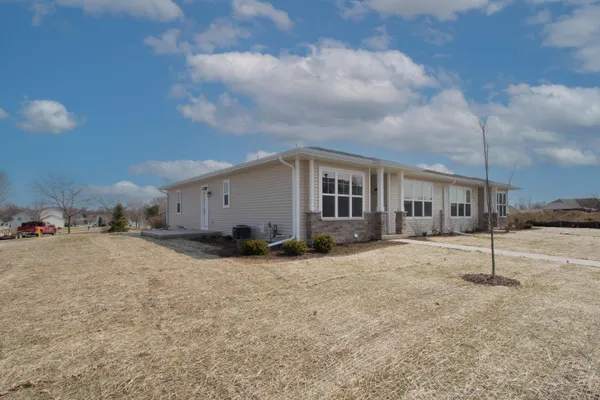 $359,900 | 613 Hunter Oaks Boulevard, Watertown, WI 53094