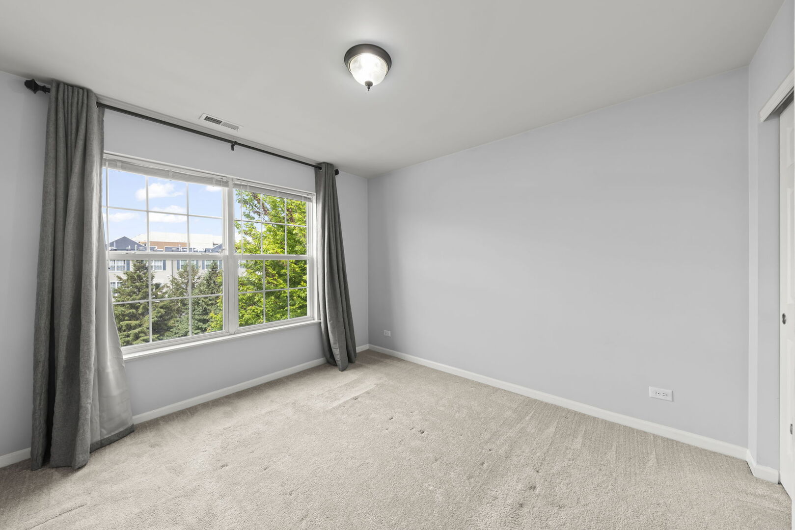 4216 Drexel Avenue Aurora, IL 60504 - Photo 26 of 48 an empty room with large windows