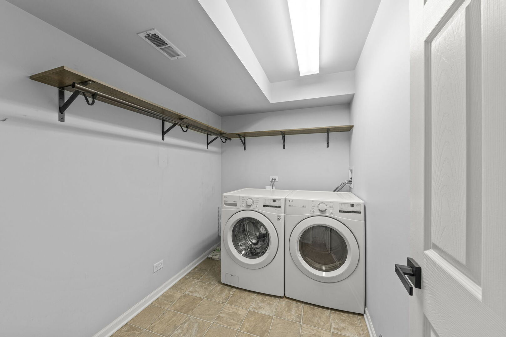 4216 Drexel Avenue Aurora, IL 60504 - Photo 30 of 48 a utility room with dryer and washer