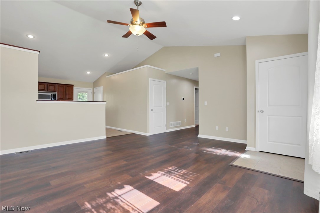 14953 King Road Howard, OH 43028 - Photo 5 of 40 Living room