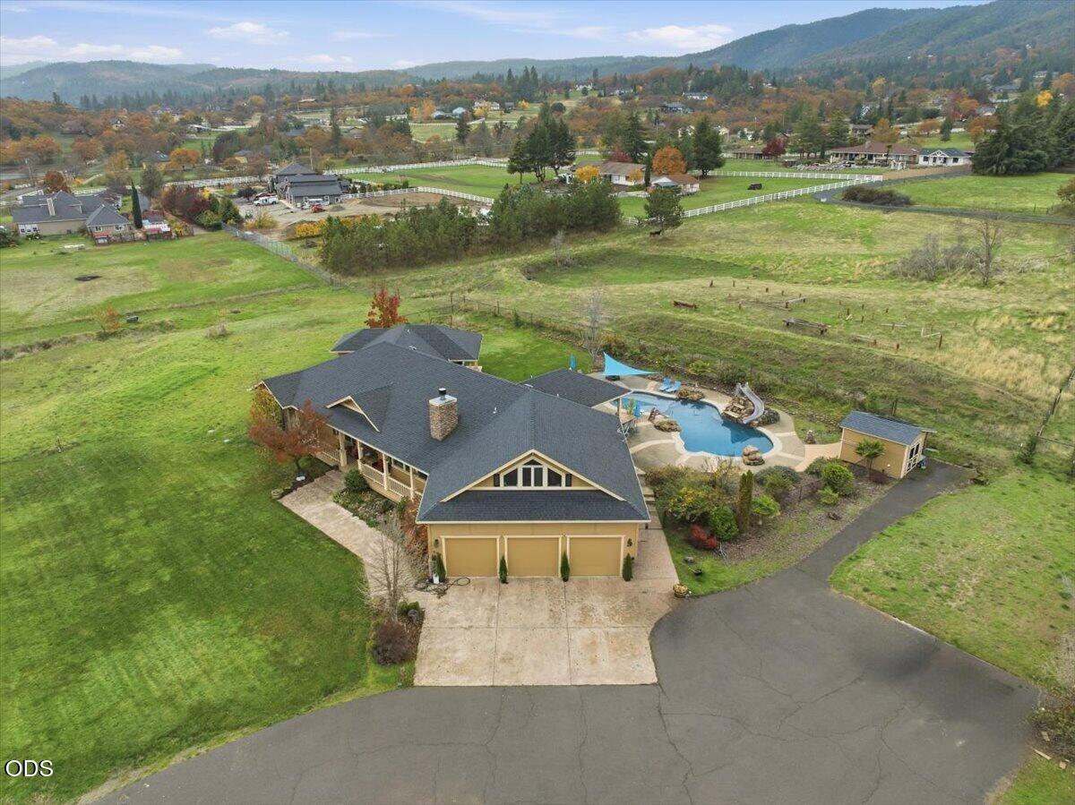 899 Old Stage Road Medford, OR 97502 - Photo 48 of 53