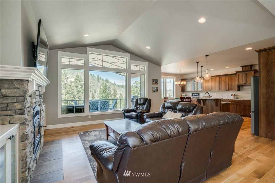 5575 Squilchuck Road Wenatchee, WA 98801 - Photo 8 of 30 Gallery Image 8