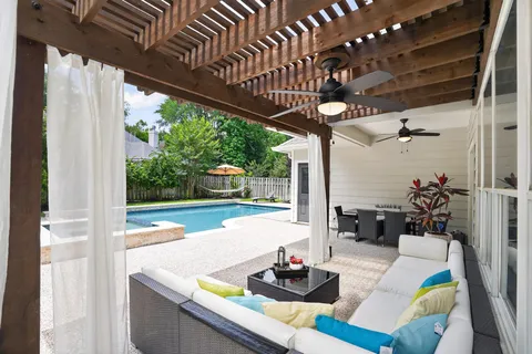 $750,000 | 42 South Crisp Morning Circle, The Woodlands, TX 77382