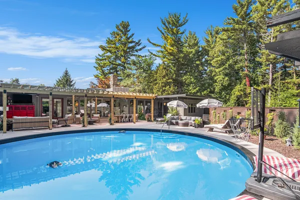 $1,250,000 | 60 Alta Dale Avenue Northeast, Ada, MI 49301