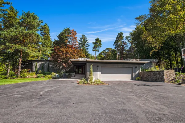 $1,250,000 | 60 Alta Dale Avenue Northeast, Ada, MI 49301