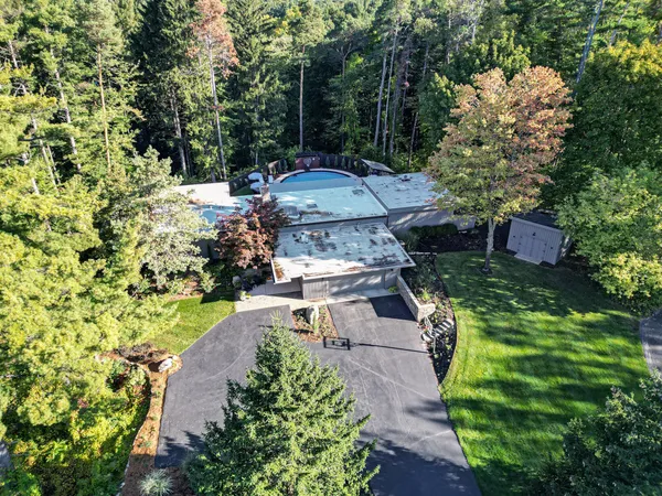 $1,250,000 | 60 Alta Dale Avenue Northeast, Ada, MI 49301
