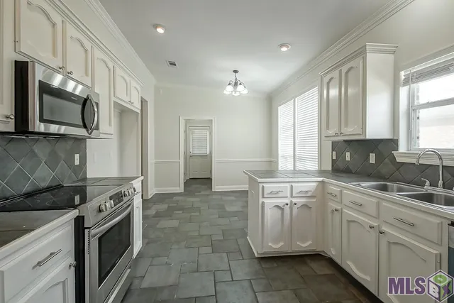 $359,900 | 10673 Hillshire Avenue, Baton Rouge, LA 70810