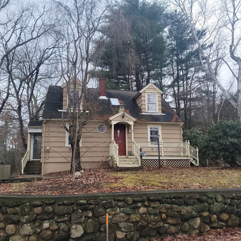 36 Wallace Road Sturbridge, MA 01566 - Photo 1 of 18 a front view of a house with garden