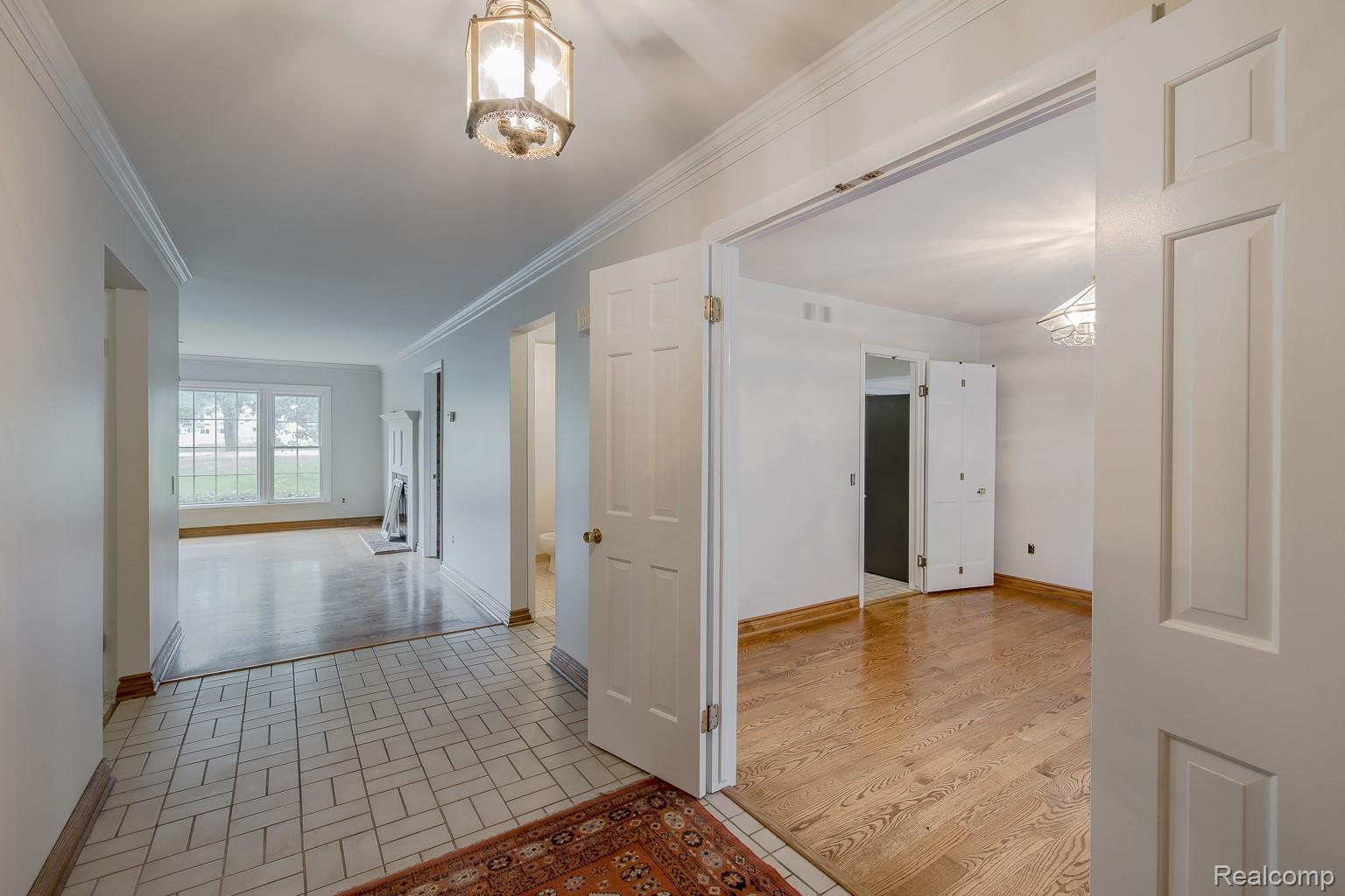 710 Basswood Drive Rochester, MI 48309 - Photo 5 of 42 Foyer