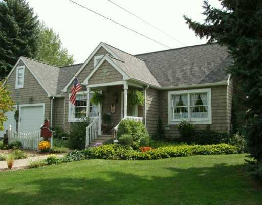 718 East Moffatt Road New Castle, PA 16101 - Photo 1 of 7 Exterior Front.