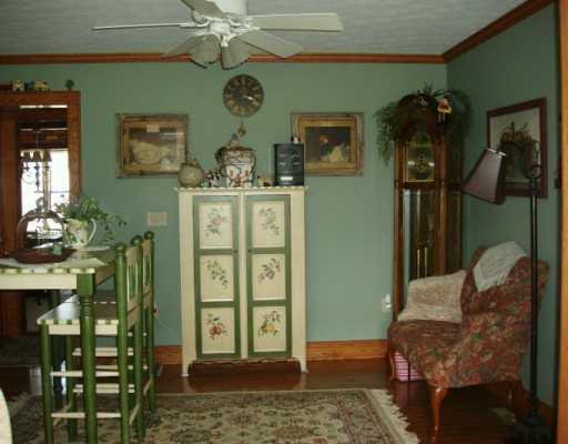 718 East Moffatt Road New Castle, PA 16101 - Photo 3 of 7 Kitchen.