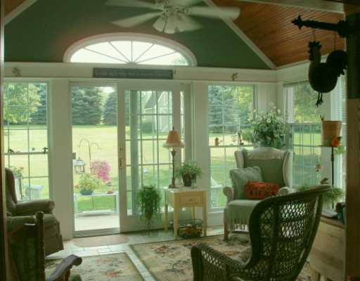 718 East Moffatt Road New Castle, PA 16101 - Photo 4 of 7 Den/Family/Great Room.