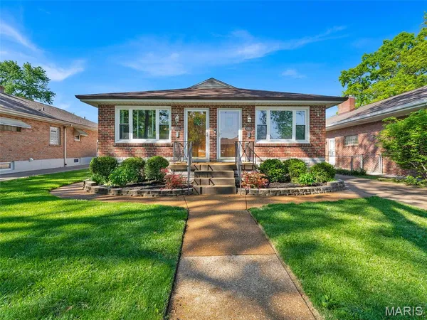 $365,000 | 6264-6266 Sunshine Drive, St. Louis, MO 63109