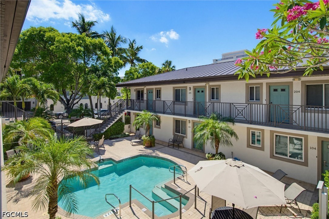 480 5th Street South, Unit 202 Naples, FL 34102 - Photo 4 of 11