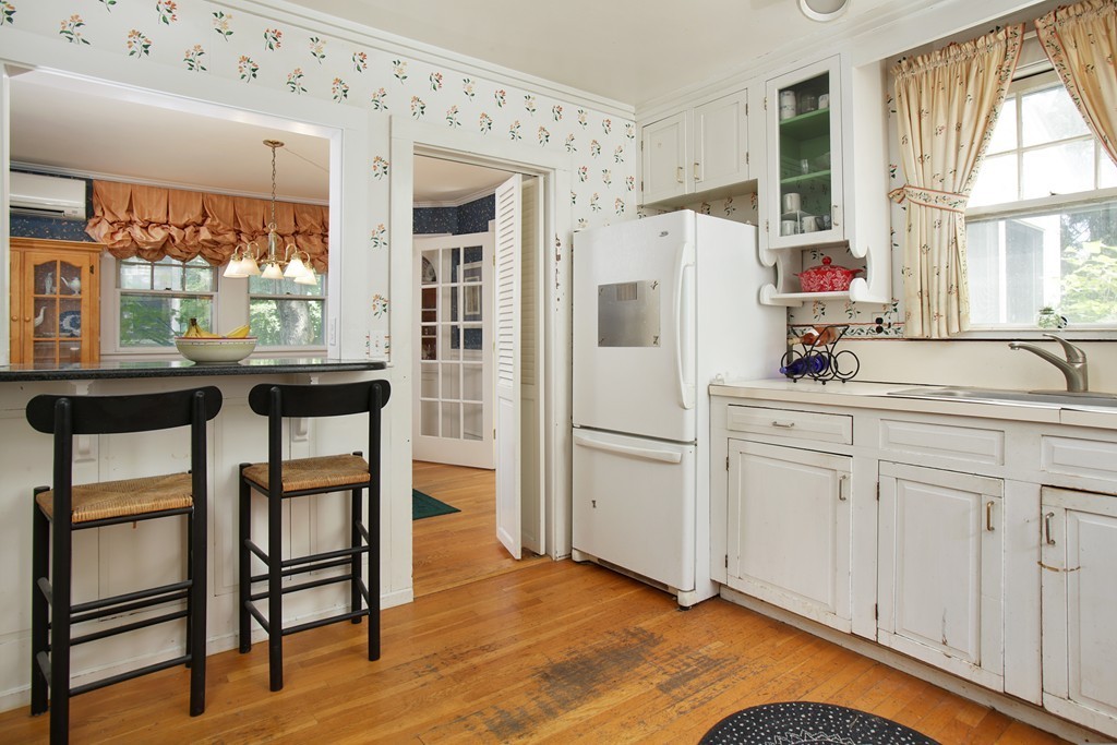 45 Pine Plain Road Wellesley, MA 02481 - Photo 6 of 11