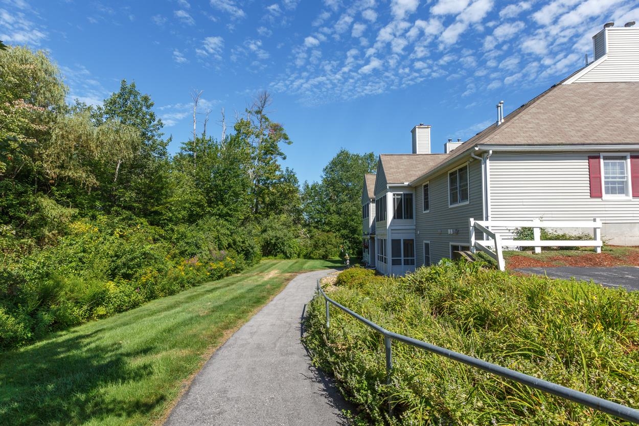 491 Mammoth Road, Unit 4 Londonderry, NH 03053 - Photo 26 of 35