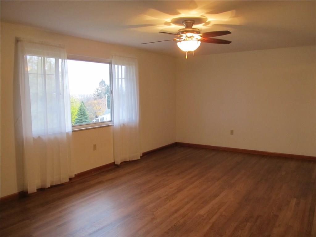 1447 Anderson Road Pittsburgh, PA 15209 - Photo 8 of 24 Living Room