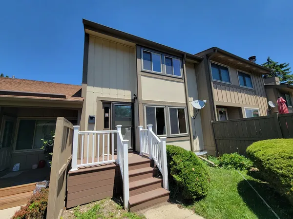 $2,250 | 790 Overland Court, Roselle, IL 60172