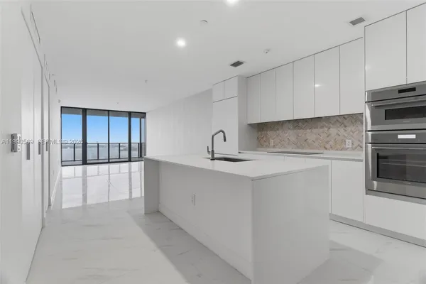 $8,800 | 711 Northeast 23rd Terrace, Unit 3906, Miami, FL 33137