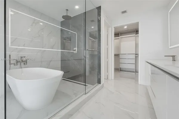 $8,800 | 711 Northeast 23rd Terrace, Unit 3906, Miami, FL 33137