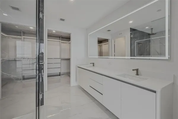 $8,800 | 711 Northeast 23rd Terrace, Unit 3906, Miami, FL 33137