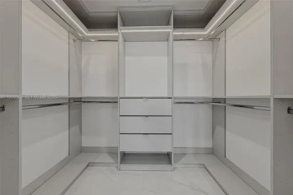 $8,800 | 711 Northeast 23rd Terrace, Unit 3906, Miami, FL 33137