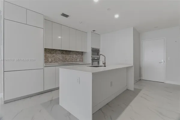 $8,800 | 711 Northeast 23rd Terrace, Unit 3906, Miami, FL 33137