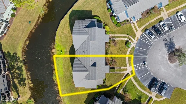 a picture of a wall with a picture of a white wall