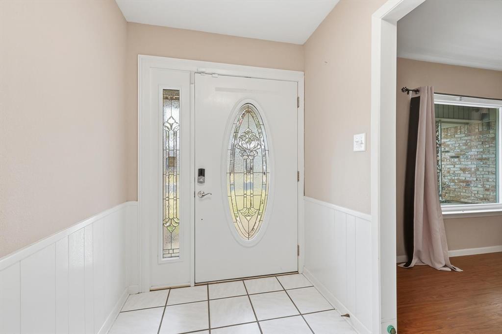 324 Moore Creek Road Hurst, TX 76053 - Photo 3 of 22 an entryway with a rug