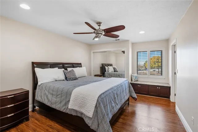 a en suite bathroom with a double vanity sink a mirror and a bathtub