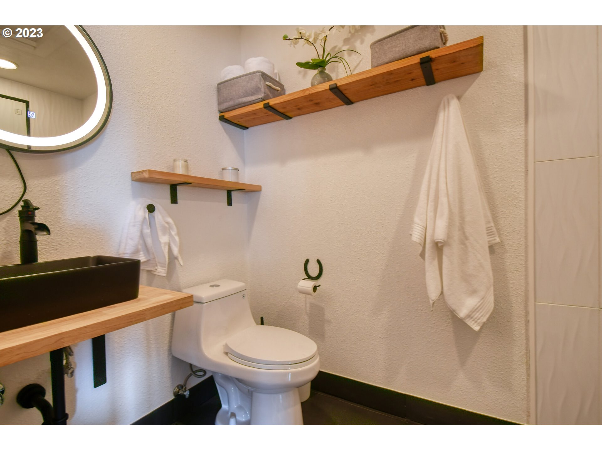 1320 Southwest 37th Street Pendleton, OR 97801 - Photo 24 of 31 a bathroom with a toilet and a sink