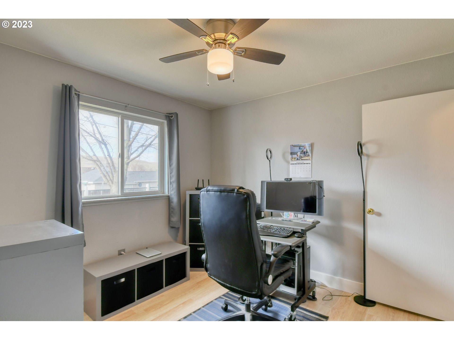 1320 Southwest 37th Street Pendleton, OR 97801 - Photo 27 of 31 a workspace with furniture and window