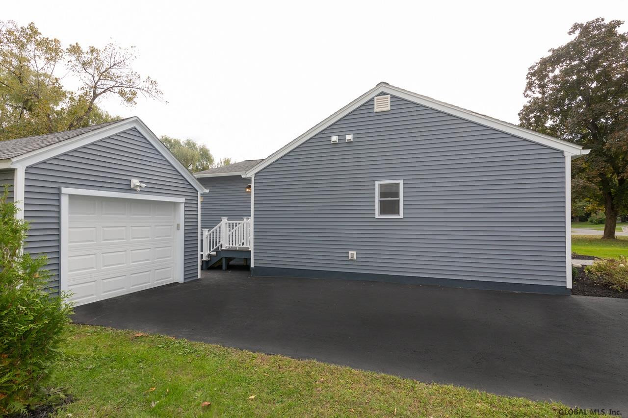 9 Wellington Road Bethlehem, NY 12054 - Photo 4 of 41 Photo 4