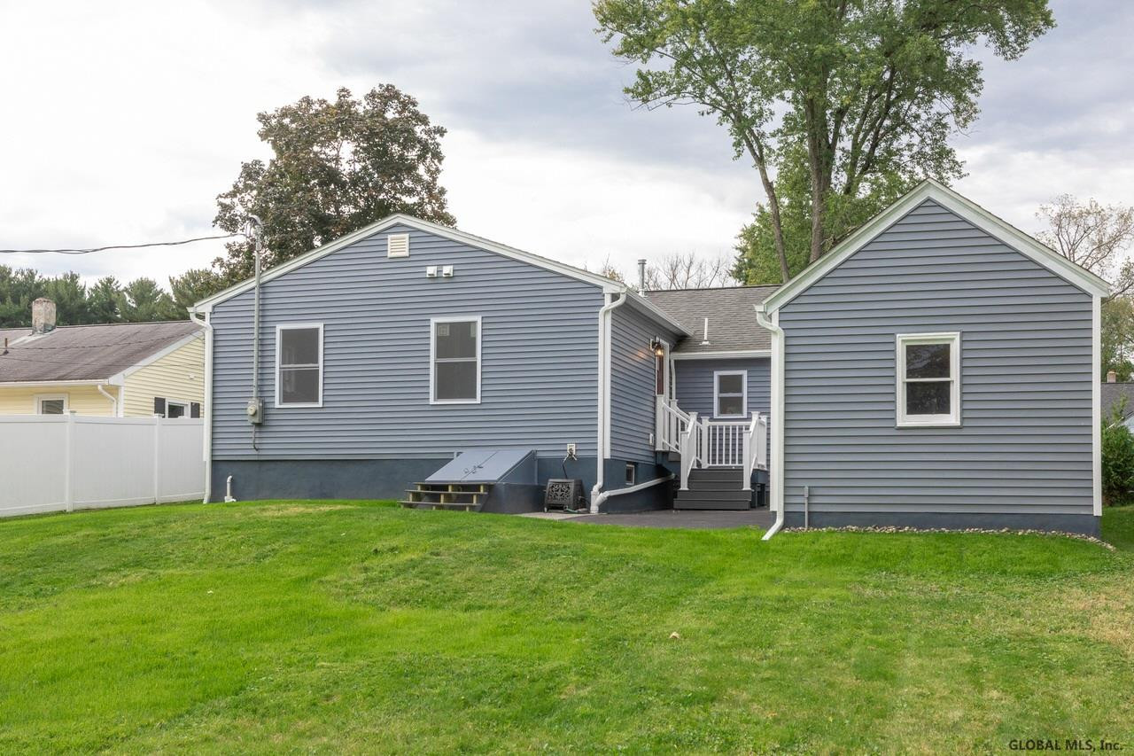 9 Wellington Road Bethlehem, NY 12054 - Photo 5 of 41 Photo 5