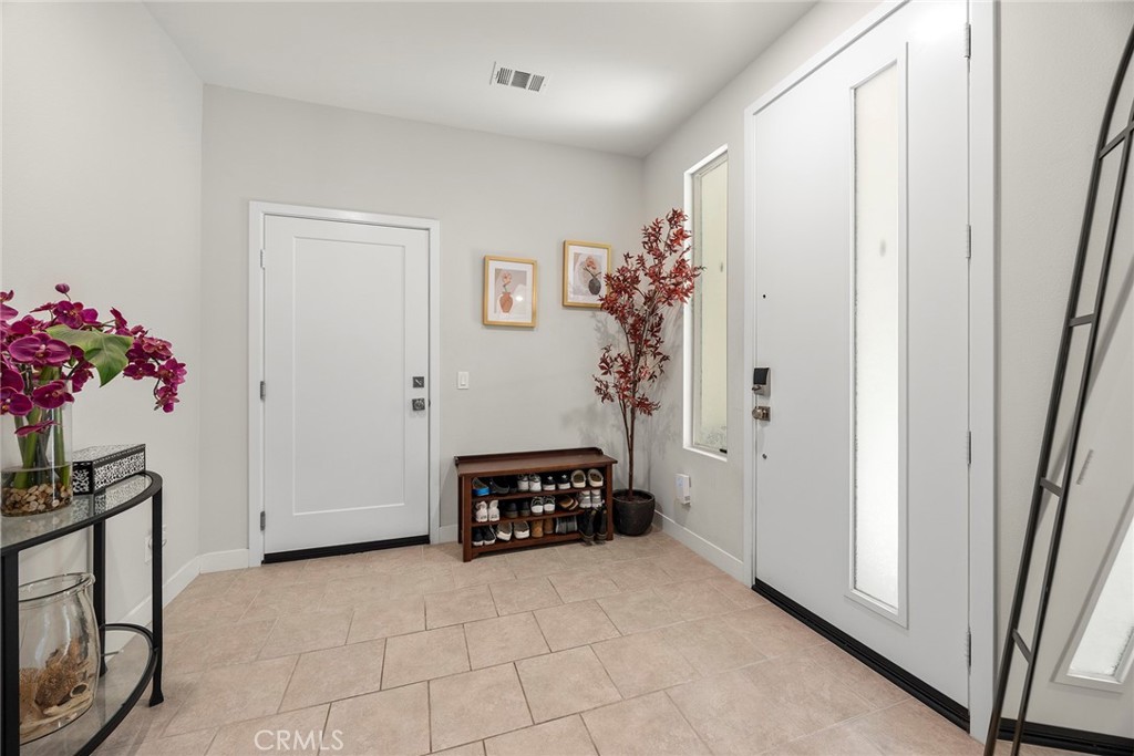 204 Keeper Irvine, CA 92618 - Photo 5 of 29